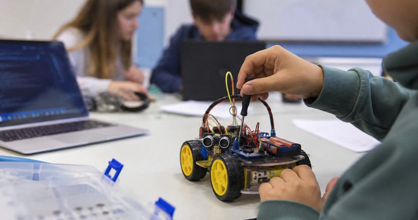 activitat de robòtica escola Vidal i Barraquer de Cambrils